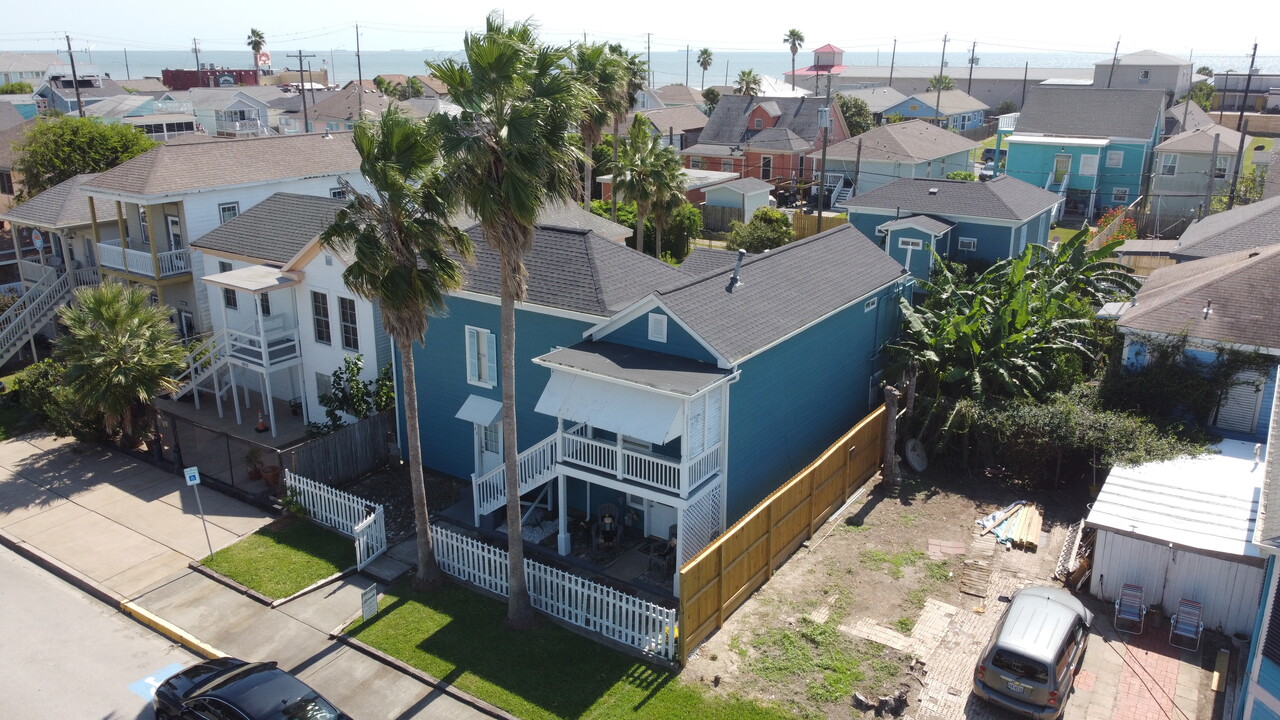 1623 Avenue N 1/2 in Galveston, TX - Building Photo