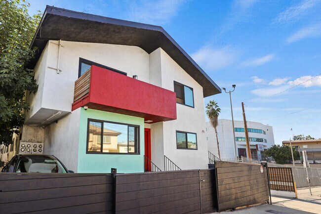 830 Bartlett St. in Los Angeles, CA - Foto de edificio - Building Photo