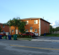 14040 NE 2nd Ave in Miami, FL - Building Photo - Building Photo