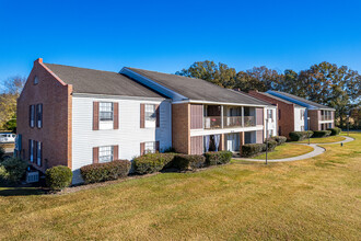 Bayou Park Apartments in Monroe, LA - Foto de edificio - Building Photo