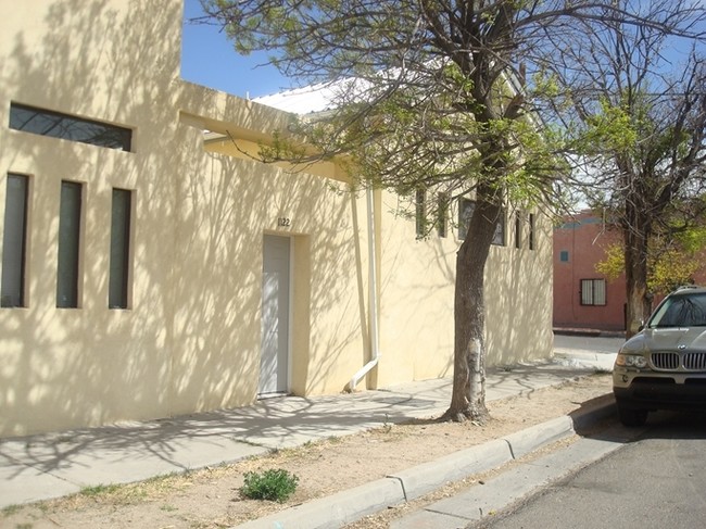 1122 Edith Blvd SE in Albuquerque, NM - Building Photo - Building Photo