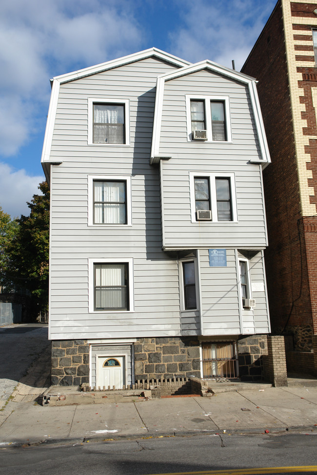 113 Radford St in Yonkers, NY - Building Photo - Building Photo