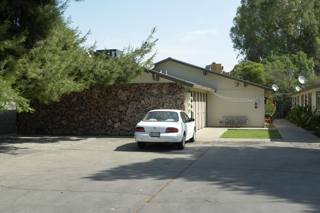 12th Place Apartments in Merced, CA - Foto de edificio