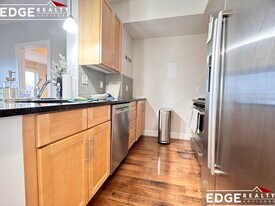 1501 Commonwealth Ave, Unit 1 in Boston, MA - Building Photo