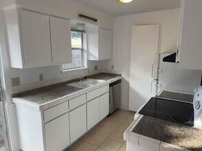 3409 Dolphin Dr in Austin, TX - Building Photo - Building Photo