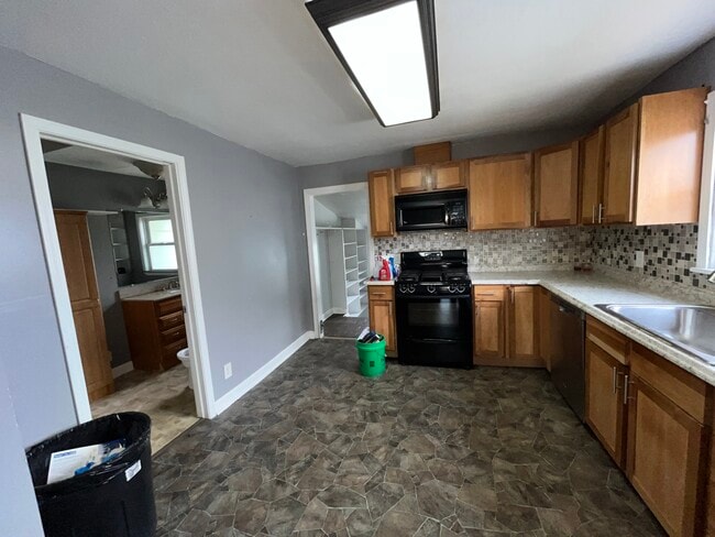 1452 E Logan St in Decatur, IL - Building Photo - Building Photo