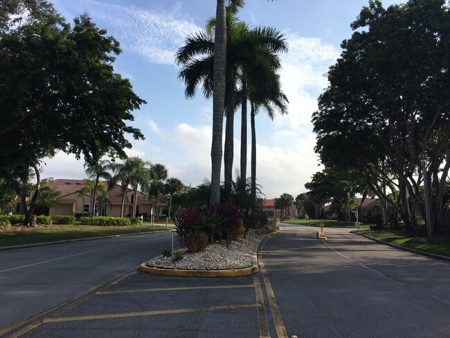 10910 Lakemore Ln in Boca Raton, FL - Building Photo - Building Photo