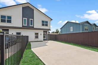 2002 Lynnfield St in Houston, TX - Building Photo - Building Photo
