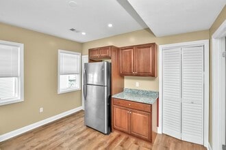 15 Kenberma Rd, Unit 2 in Boston, MA - Foto de edificio - Building Photo