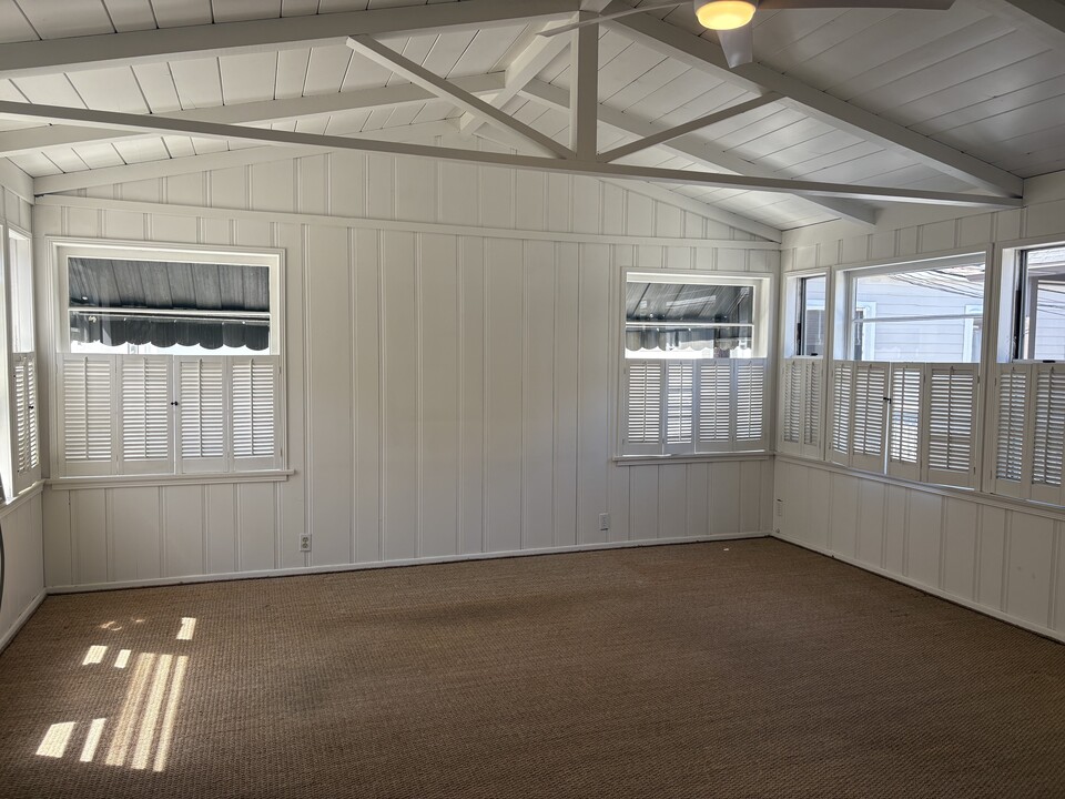 117 Apolena Ave, Unit Apartment in Newport Beach, CA - Building Photo