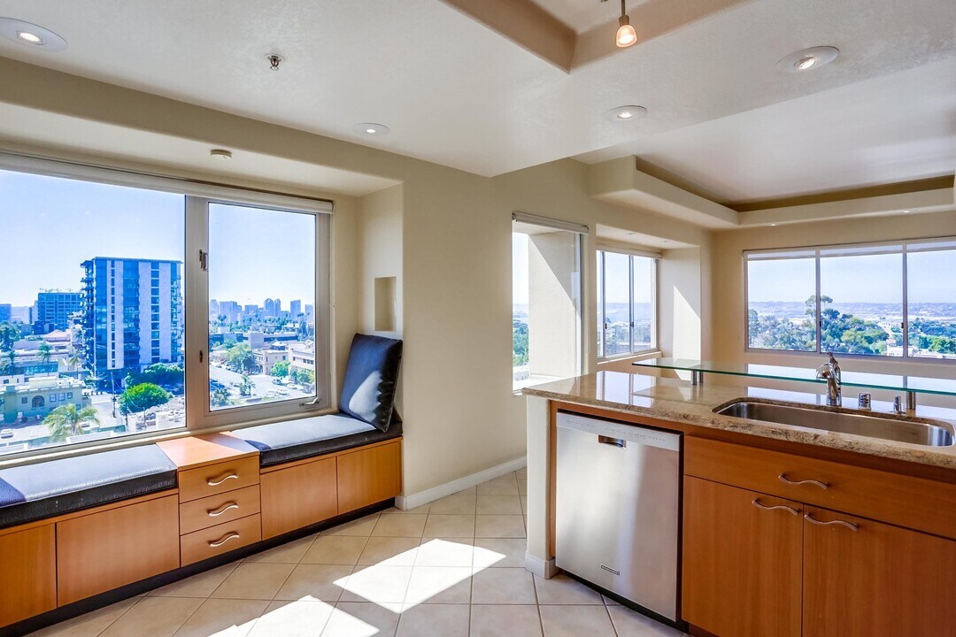 3060 Sixth Ave in San Diego, CA - Building Photo