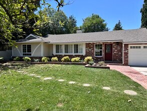 5369 Topeka Dr in Tarzana, CA - Building Photo - Building Photo