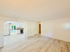 7415 NE 61st Ave in Vancouver, WA - Foto de edificio - Building Photo