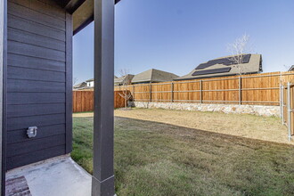2112 River Pne Rd in Heartland, TX - Foto de edificio - Building Photo