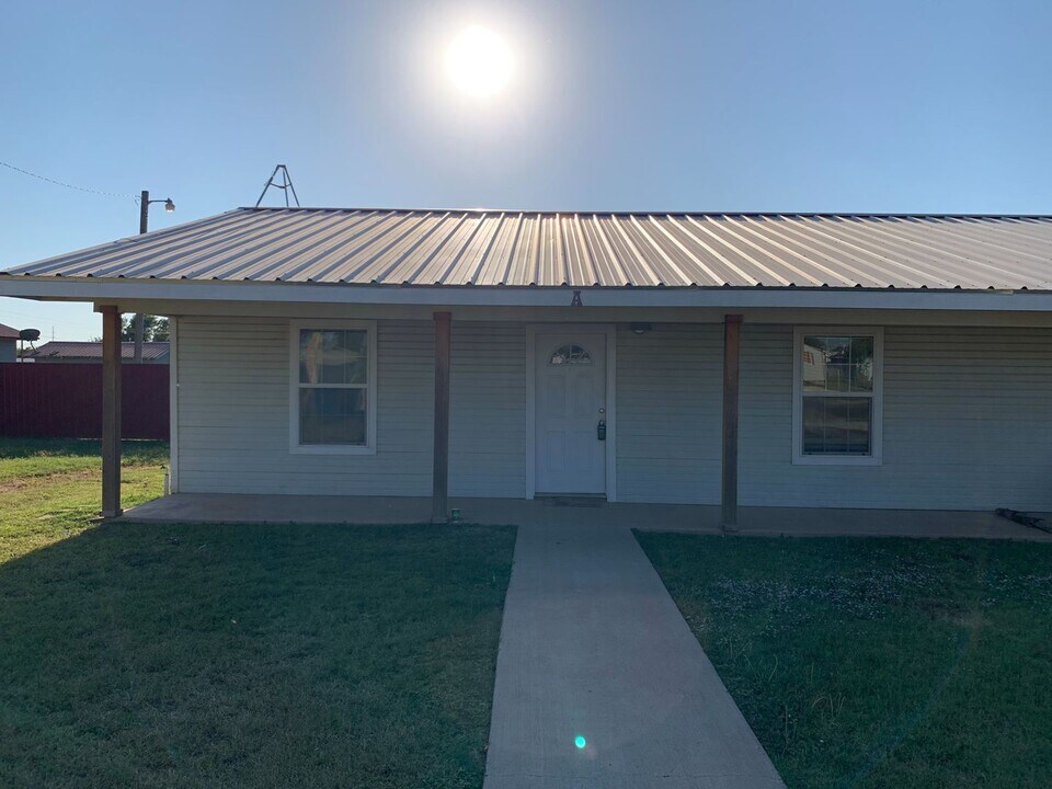 720 11th St in Hawley, TX - Building Photo