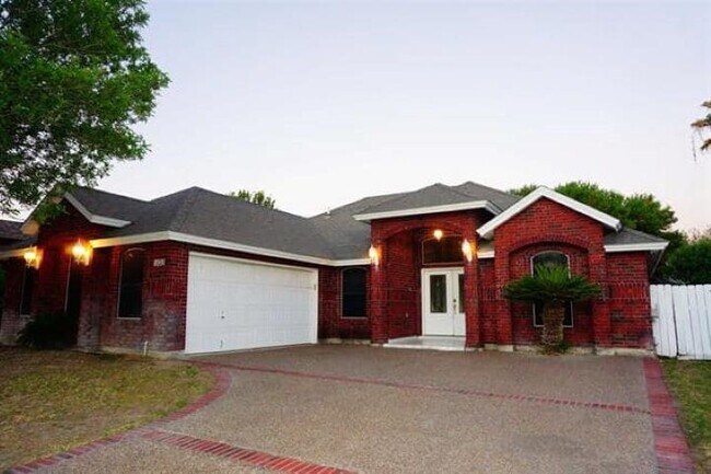 8991 Snow Falls Dr in Laredo, TX - Building Photo - Building Photo