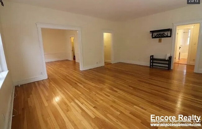 109 St Paul St in Brookline, MA - Foto de edificio - Building Photo