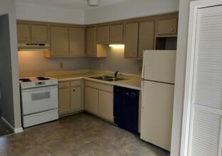 2416 Scott Valley Dr in Nashville, TN - Foto de edificio - Building Photo