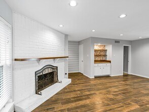 2568 Bering Dr in Houston, TX - Building Photo - Building Photo