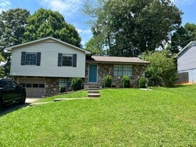 7621 Hawthorne Dr SW in Knoxville, TN - Building Photo