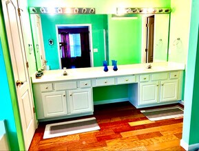 8325 Windstream Way in Jamestown, NC - Foto de edificio - Building Photo