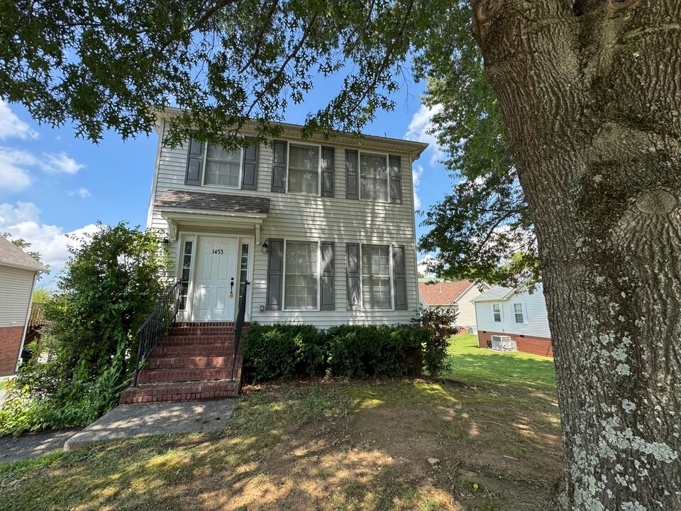 1453 Oxford Pl in Cookeville, TN - Foto de edificio