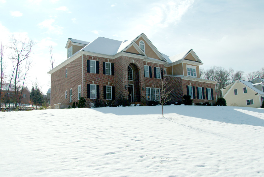 14201 Riverdowns South Dr in Midlothian, VA - Foto de edificio