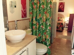 1320 Angela St, Unit Lower in Key West, FL - Foto de edificio - Building Photo