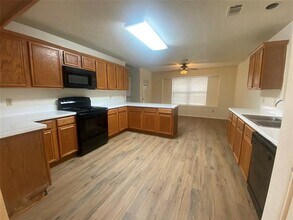 1227 Reeves Ln in Cedar Hill, TX - Building Photo - Building Photo