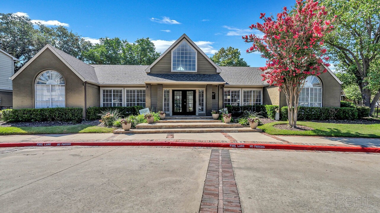 The Willows on Rosemeade in Dallas, TX - Foto de edificio