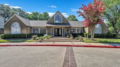 The Willows on Rosemeade in Dallas, TX - Foto de edificio - Building Photo