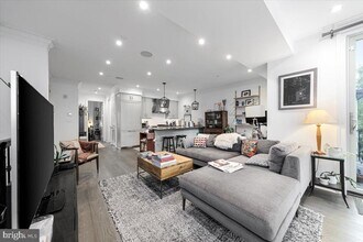 2341 Ashmead Pl NW in Washington, DC - Foto de edificio - Building Photo