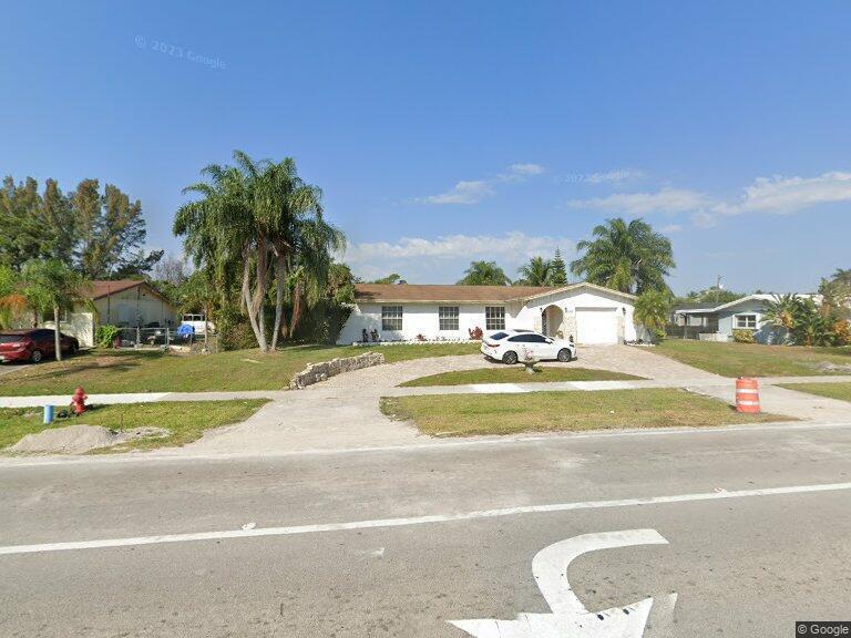 3213 Pinehurst Dr in Greenacres, FL - Building Photo