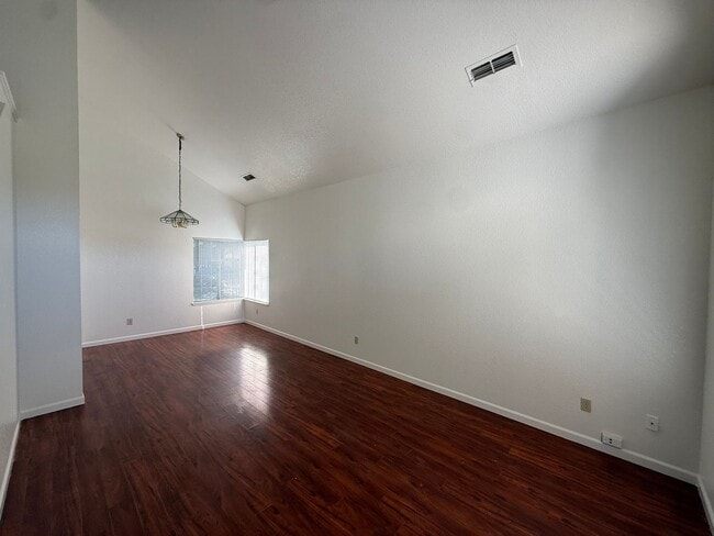 9 Raindrop Ct in Sacramento, CA - Building Photo - Building Photo