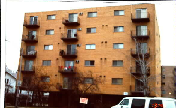 300 Des Plaines Ave in Forest Park, IL - Foto de edificio - Building Photo