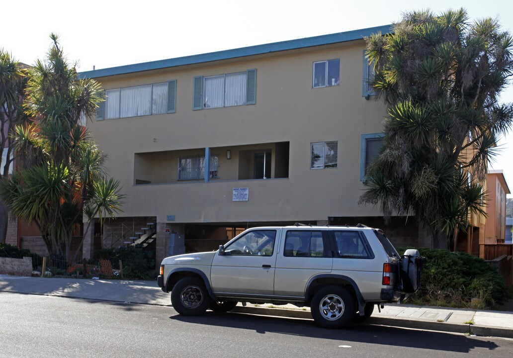 1520 Briggs St in Daly City, CA - Building Photo