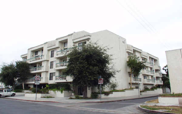 3725 Glendon Ave in Los Angeles, CA - Building Photo - Building Photo