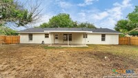 810 Elizabeth Dr in Seguin, TX - Building Photo - Building Photo