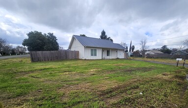 506 Luning Ave in Gerber, CA - Foto de edificio - Building Photo