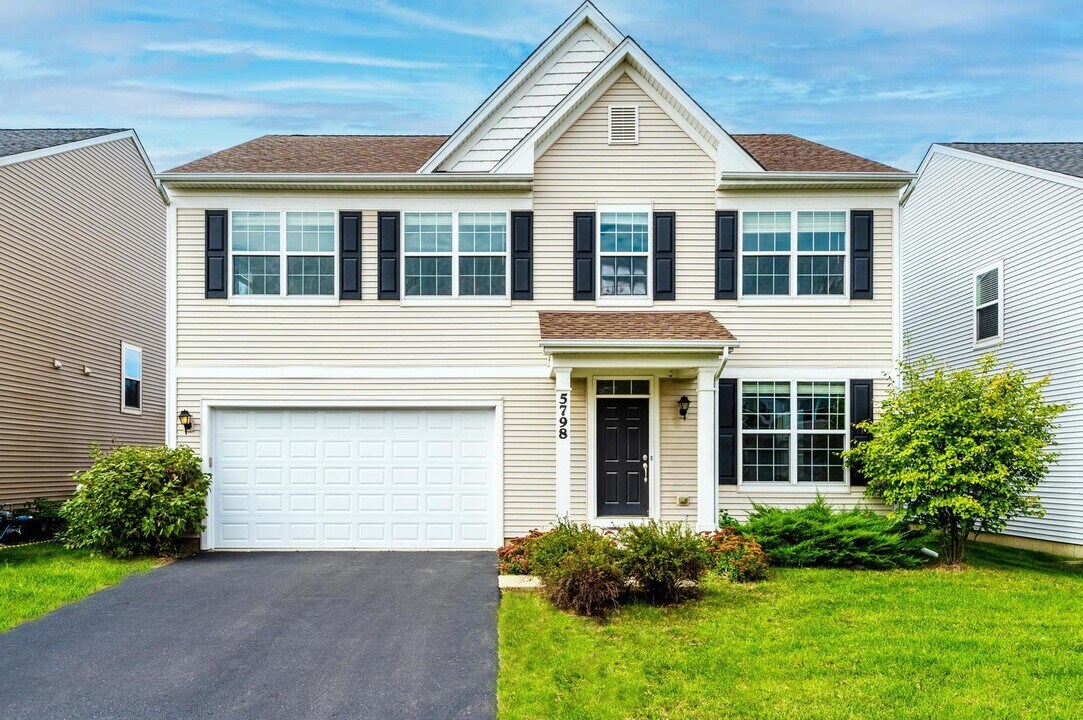 5798 Oak Ridge Way in Lisle, IL - Building Photo