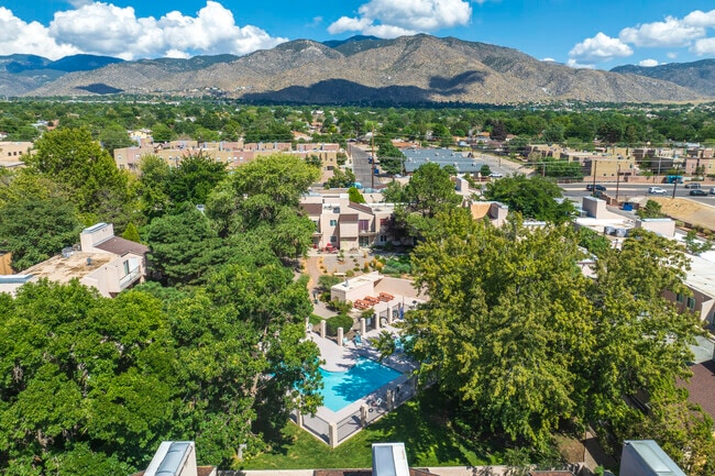 Sandia Plaza Condoniniums in Albuquerque, NM - Building Photo - Building Photo