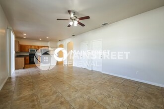 825 Eisenhower Blvd in Lehigh Acres, FL - Building Photo - Building Photo