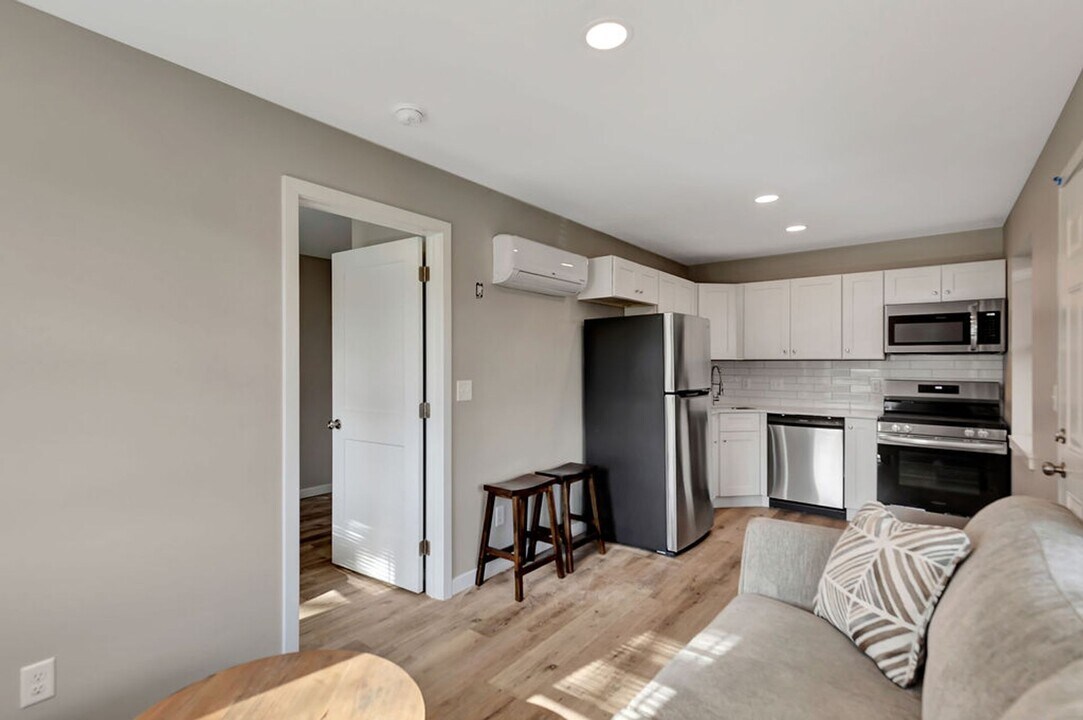 6919 Montgomery Rd in Cincinnati, OH - Building Photo
