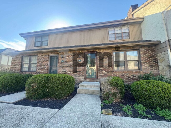 property at 98 Stornoway Dr W