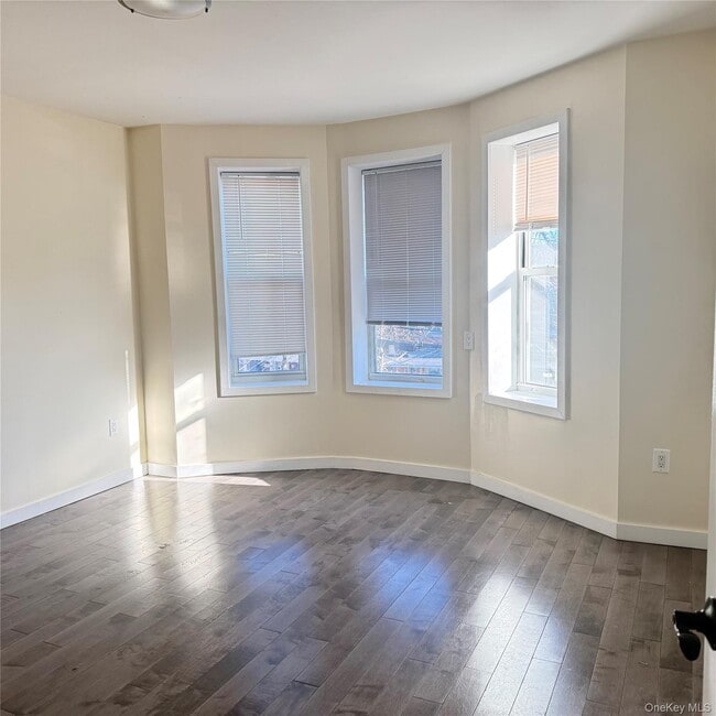 76-19 85th Dr in Queens, NY - Building Photo - Building Photo