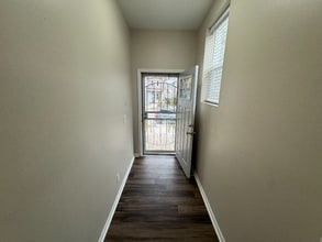 1011 S 11th St in Milwaukee, WI - Foto de edificio - Building Photo