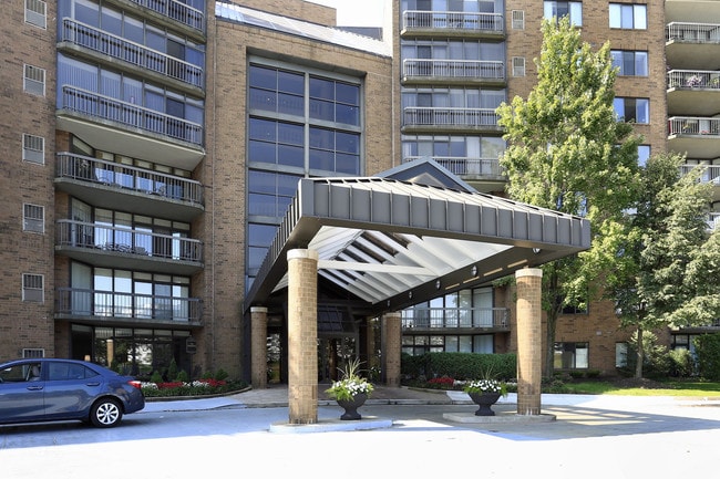 Four Seasons Apartments
