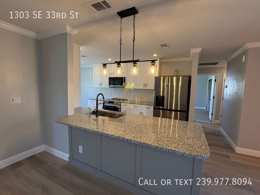 1303 SE 33rd St in Cape Coral, FL - Building Photo
