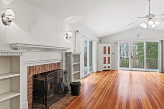 66 Converse Rd in Marion, MA - Building Photo - Building Photo