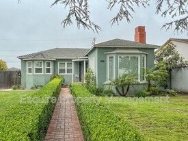 225 Deodar Ave in Oxnard, CA - Building Photo